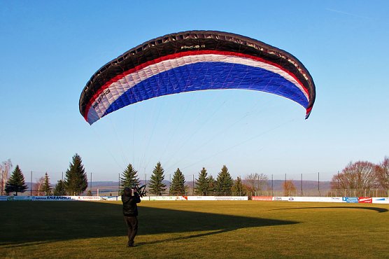 Alterskameraden gehen in die Luft (Foto: G&uuml;nter Herting)