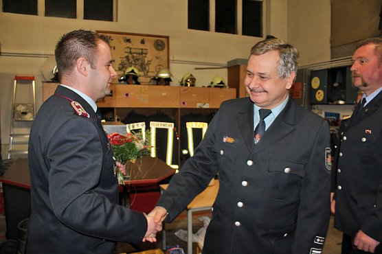 FFW Stockhausen hat gewählt (Foto: Karl-Heinz Herrmann) FFW Stockhausen hat gewählt (Foto: Karl-Heinz Herrmann)