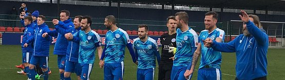 Freude nach dem Abpfiff (Foto: Robert Wisse)