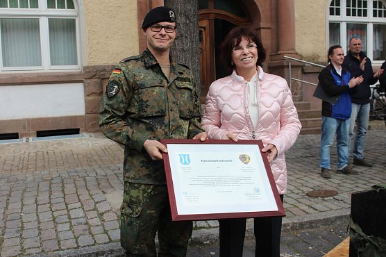 Patenschaft mit Panzerkompanie besiegelt (Foto: Karl-Heinz Herrmann) Patenschaft mit Panzerkompanie besiegelt (Foto: Karl-Heinz Herrmann)