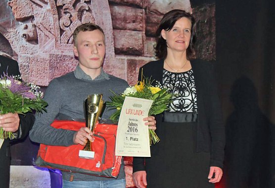 Beliebteste Sportler des Kyffhäuserkreises 2016/17 (Foto: Karl-Heinz Herrmann) Beliebteste Sportler des Kyffhäuserkreises 2016/17 (Foto: Karl-Heinz Herrmann)