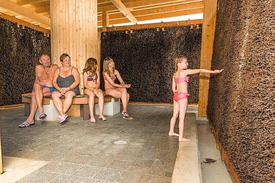 Saisoneröffnung – Willkommen im Solewasser-Vitalpark (Foto: Stadtmarketing Bad Frankenhausen) Saisoneröffnung – Willkommen im Solewasser-Vitalpark (Foto: Stadtmarketing Bad Frankenhausen)