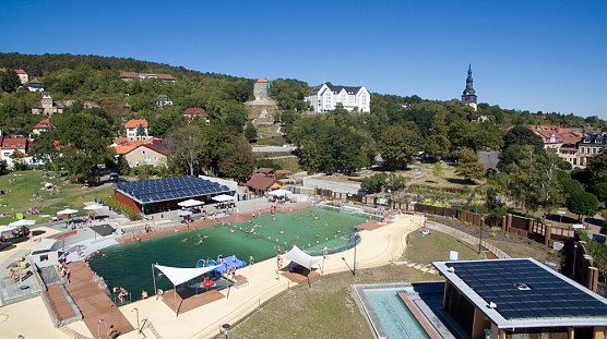 Saisoneröffnung – Willkommen im Solewasser-Vitalpark (Foto: Stadtmarketing Bad Frankenhausen) Saisoneröffnung – Willkommen im Solewasser-Vitalpark (Foto: Stadtmarketing Bad Frankenhausen)