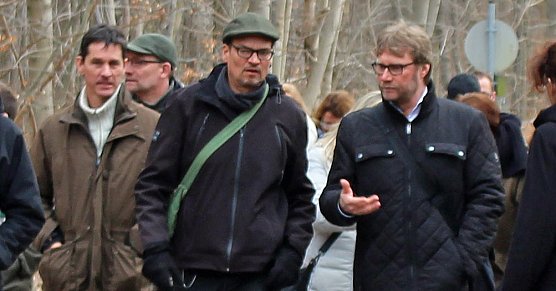Dr. Vogel (li.), Dirk Trute, B&uuml;rgerinitiative ProKyffh&auml;userwald und Landtagsmitglied Dirk Adams (B&uuml;ndnis90/Die Gr&uuml;nen) beim Waldspaziergang am 11.03.2016 auf dem Possen. Archivfoto kn (Foto: Karl-Heinz Herrmann)
