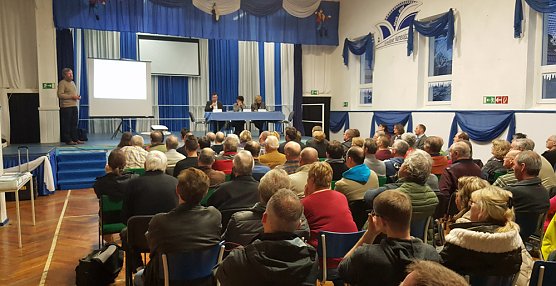 Diskussionen über Ortsumfahrung Greußen (Foto: Privat) Diskussionen über Ortsumfahrung Greußen (Foto: Privat)