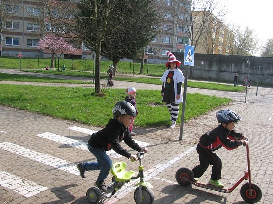 Sicher auf der Straße (Foto: Bernd Müller) Sicher auf der Straße (Foto: Bernd Müller)