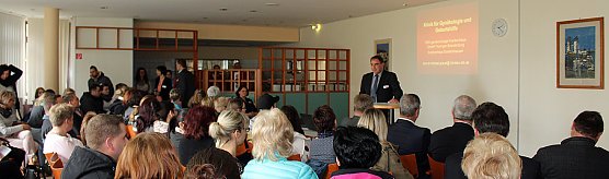 Andrang in der Geburtsklinik (Foto: Karl-Heinz Herrmann) Andrang in der Geburtsklinik (Foto: Karl-Heinz Herrmann)