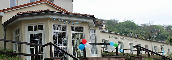 Andrang am Kurmittelhaus Barbarossagarten (Foto: Karl-Heinz Herrmann) Andrang am Kurmittelhaus Barbarossagarten (Foto: Karl-Heinz Herrmann)