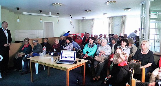 Andrang am Kurmittelhaus Barbarossagarten (Foto: Karl-Heinz Herrmann) Andrang am Kurmittelhaus Barbarossagarten (Foto: Karl-Heinz Herrmann)