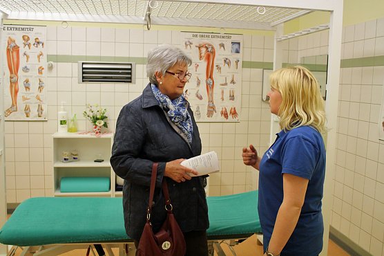 Andrang am Kurmittelhaus Barbarossagarten (Foto: Karl-Heinz Herrmann) Andrang am Kurmittelhaus Barbarossagarten (Foto: Karl-Heinz Herrmann)