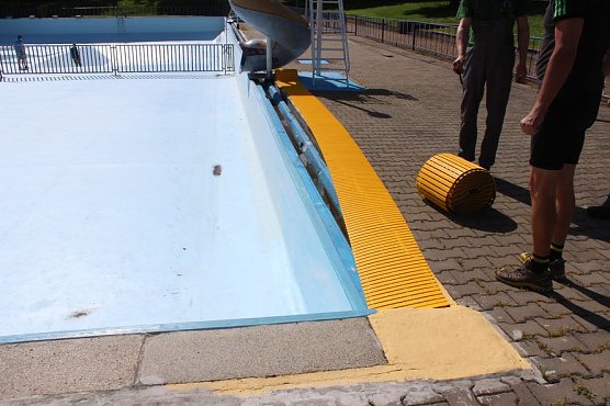 Neue Badesaison wird vorbereitet (Foto: Karl-Heinz Herrmann) Neue Badesaison wird vorbereitet (Foto: Karl-Heinz Herrmann)