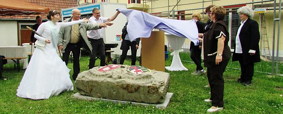 Wappenstein der Arterner Saline feierlich enth&uuml;llt (Foto: Andeas Schm&ouml;lling)