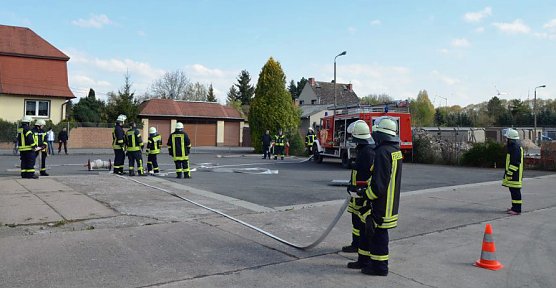 12 Frisch ausgebildete Truppfrauen und Truppm&auml;nner (Foto: Andreas Hocke)