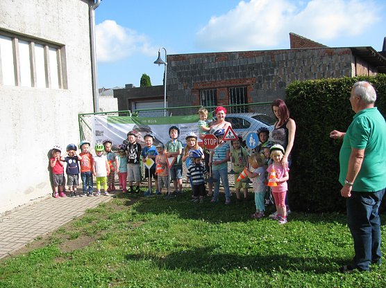 Kita &uuml;bte Stra&szlig;enverkehr (Foto: Bernd M&uuml;ller)