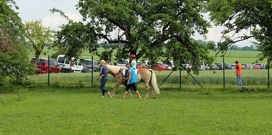  Ansturm auf das Hoffest (Foto: Karl-Heinz Herrmann)
