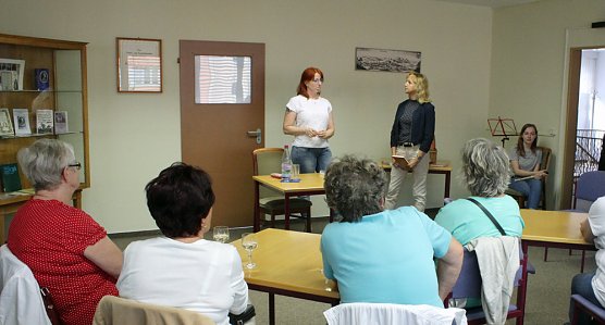 Aus ihrem zweiten Buch gelesen (Foto: Karl-Heinz Herrmann)