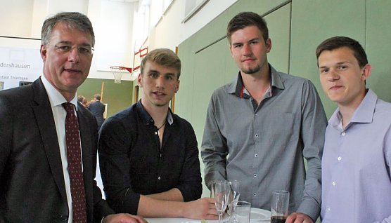 Spatenstich für Franzbergschule erfolgt (Foto: Karl-Heinz Herrmann) Spatenstich für Franzbergschule erfolgt (Foto: Karl-Heinz Herrmann)