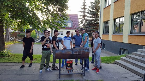 Spätes Abendbrot im Haus der Jugend (Foto: Stadtjugendring Sondershausen) Spätes Abendbrot im Haus der Jugend (Foto: Stadtjugendring Sondershausen)