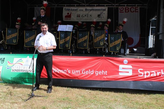 Nicht nur Bergleute feierten (Foto: Karl-Heinz Herrmann) Nicht nur Bergleute feierten (Foto: Karl-Heinz Herrmann)