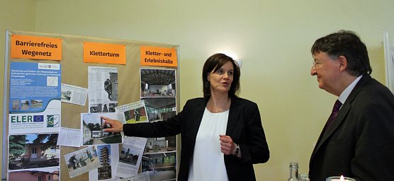 Barrierefreies Wegenetz im Ferienpark Feuerkuppe... (Foto: Karl-Heinz Herrmann)