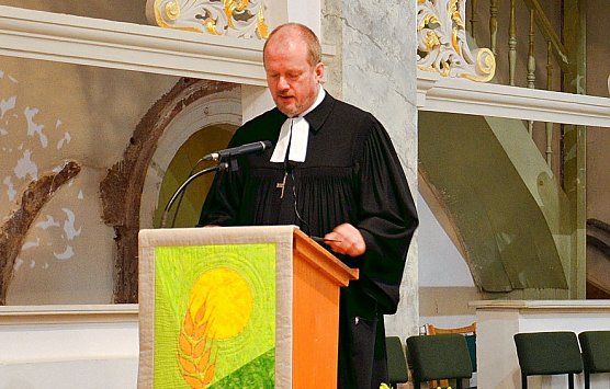 Festgottesdienst zu 500 Jahre Reformation: (Foto: Peter Zimmer) Festgottesdienst zu 500 Jahre Reformation: (Foto: Peter Zimmer)
