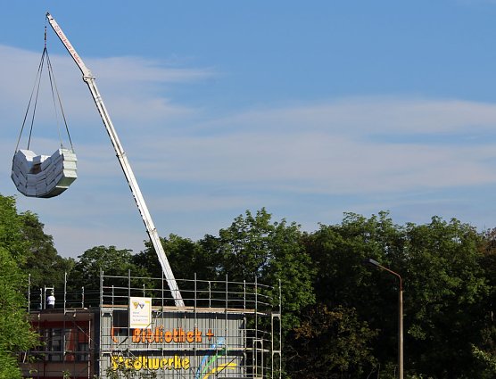 Dachsanierung läuft (Foto: Karl-Heinz Herrmann) Dachsanierung läuft (Foto: Karl-Heinz Herrmann)