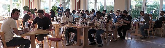 Am 31. August 2015 kamen die ersten Fl&uuml;chtlinge in Nordhausen an (Foto: nnz)