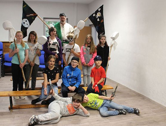 Karibische Piraten in Jecha gesichtet (Foto: Karl-Heinz Herrmann)