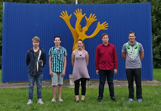 Vier neue Auszubildende (Foto: Sonlux)