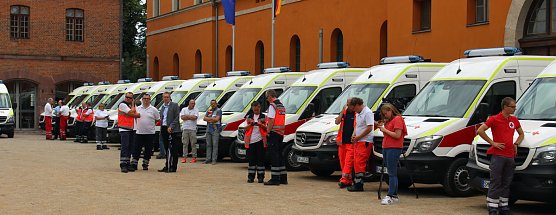 24 wertvolle "Kutschen" &uuml;bergeben (Foto: Karl-Heinz Herrmann)