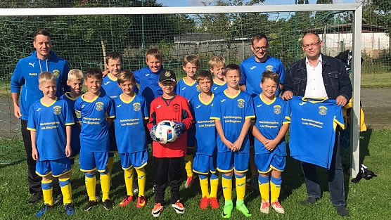 Junioren bekommen neue Ausr&uuml;stung (Foto: Privat)