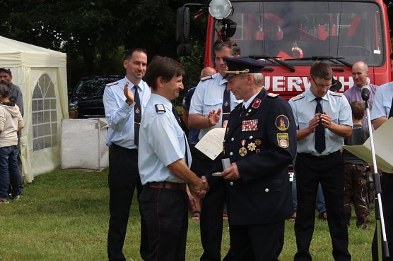 Vereine feiern mit den Kameraden der FFW (Foto: Karl-Heinz Herrmann)