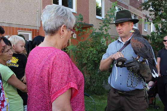 Falkner sorgte f&uuml;r Auflauf (Foto: Karl-Heinz Herrmann)