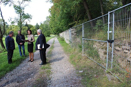 Zuwendungsbescheid f&uuml;r Schlosspark Ebeleben (Foto: Karl-Heinz Herrmann)