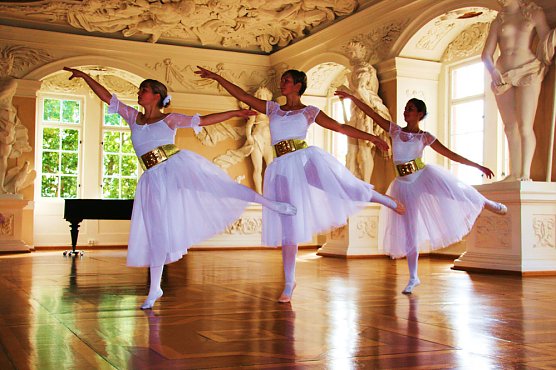 Eleven des Tanzstudios Radeva... (Foto: G&uuml;nter Herting)