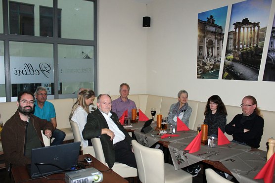 Erste Reaktionen (Foto: Karl-Heinz Herrmann)