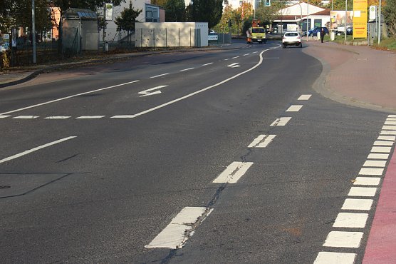 Verkehrsregelung ist richtig (Foto: Karl-Heinz Herrmann)