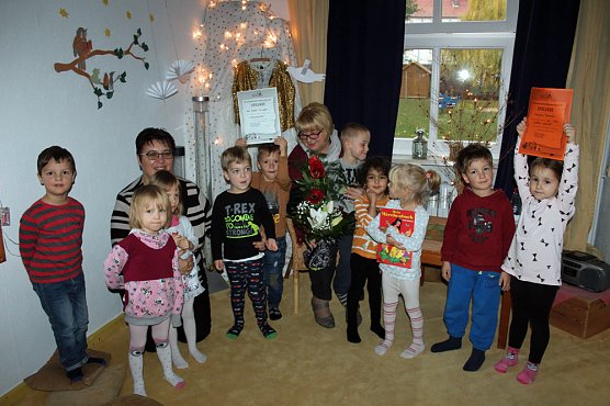 Vorleseoma aktiv (Foto: Karl-Heinz Herrmann)