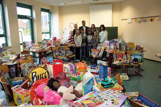 Wieder ein riesiger Berg voll Spielzeug (Foto: Karl-Heinz Herrmann)