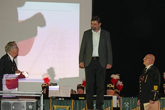 Ehrenarschleder zwei Mal verliehen. (Foto: Karl-Heinz Herrmann) Ehrenarschleder zwei Mal verliehen. (Foto: Karl-Heinz Herrmann)