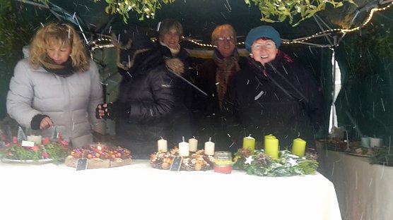 Kein Wetter für die Händler (Foto: Karl-Heinz Herrmann) Kein Wetter für die Händler (Foto: Karl-Heinz Herrmann)