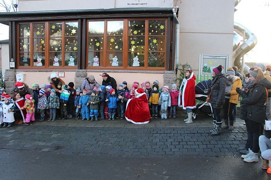 Weihnachtsmarkt an der Kindervilla (Foto: Karl-Heinz Herrmann)