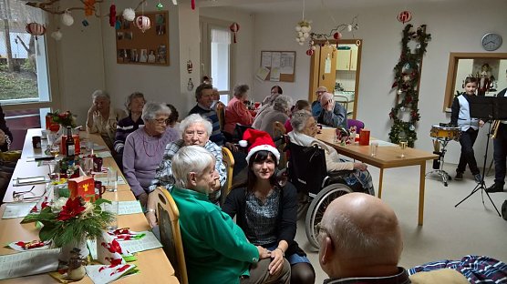 Weihnachtsfeier bei der Volkssolidarität (Foto: Volkssolidarität) Weihnachtsfeier bei der Volkssolidarität (Foto: Volkssolidarität)