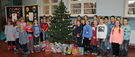 Kinder spenden f&uuml;r die Tafel (Foto: Karl-Heinz Herrmann)