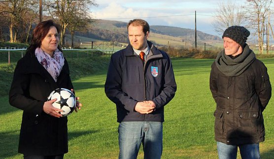 Sportplatz Oldisleben übergeben (Foto: Karl-Heinz Herrmann) Sportplatz Oldisleben übergeben (Foto: Karl-Heinz Herrmann)