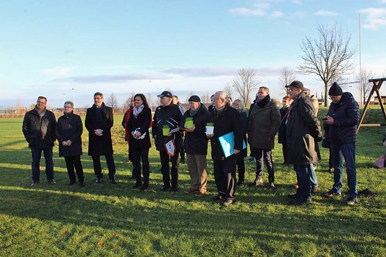 Sportplatz Oldisleben übergeben (Foto: Karl-Heinz Herrmann) Sportplatz Oldisleben übergeben (Foto: Karl-Heinz Herrmann)