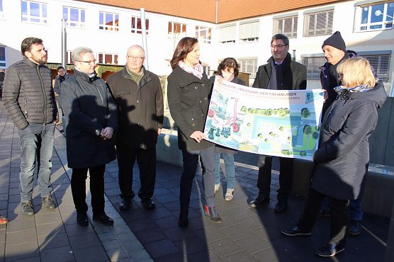 Thüringer Gemeinschaftsschule Oldisleben fertig!? (Foto: Karl-Heinz Herrmann) Thüringer Gemeinschaftsschule Oldisleben fertig!? (Foto: Karl-Heinz Herrmann)