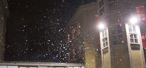 Stehende Ovationen im Achteckhaus (Foto: Karl-Heinz Herrmann) Stehende Ovationen im Achteckhaus (Foto: Karl-Heinz Herrmann)