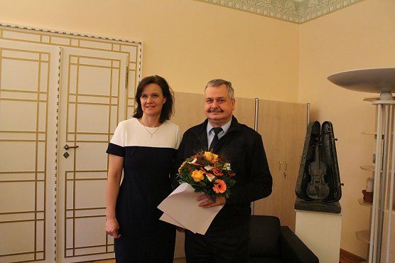 Staffelstab&uuml;bergabe beim Kreisbrandinspektor (Foto: Karl-Heinz Herrmann)