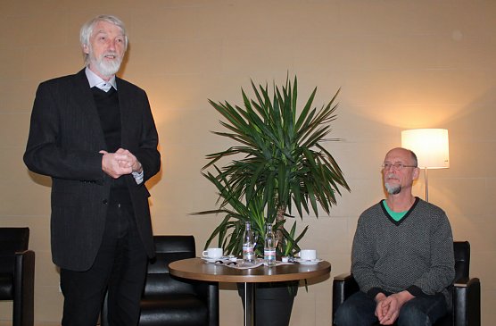 Birger Jesch im Kulturcaf&eacute; (Foto: Karl-Heinz Herrmann)